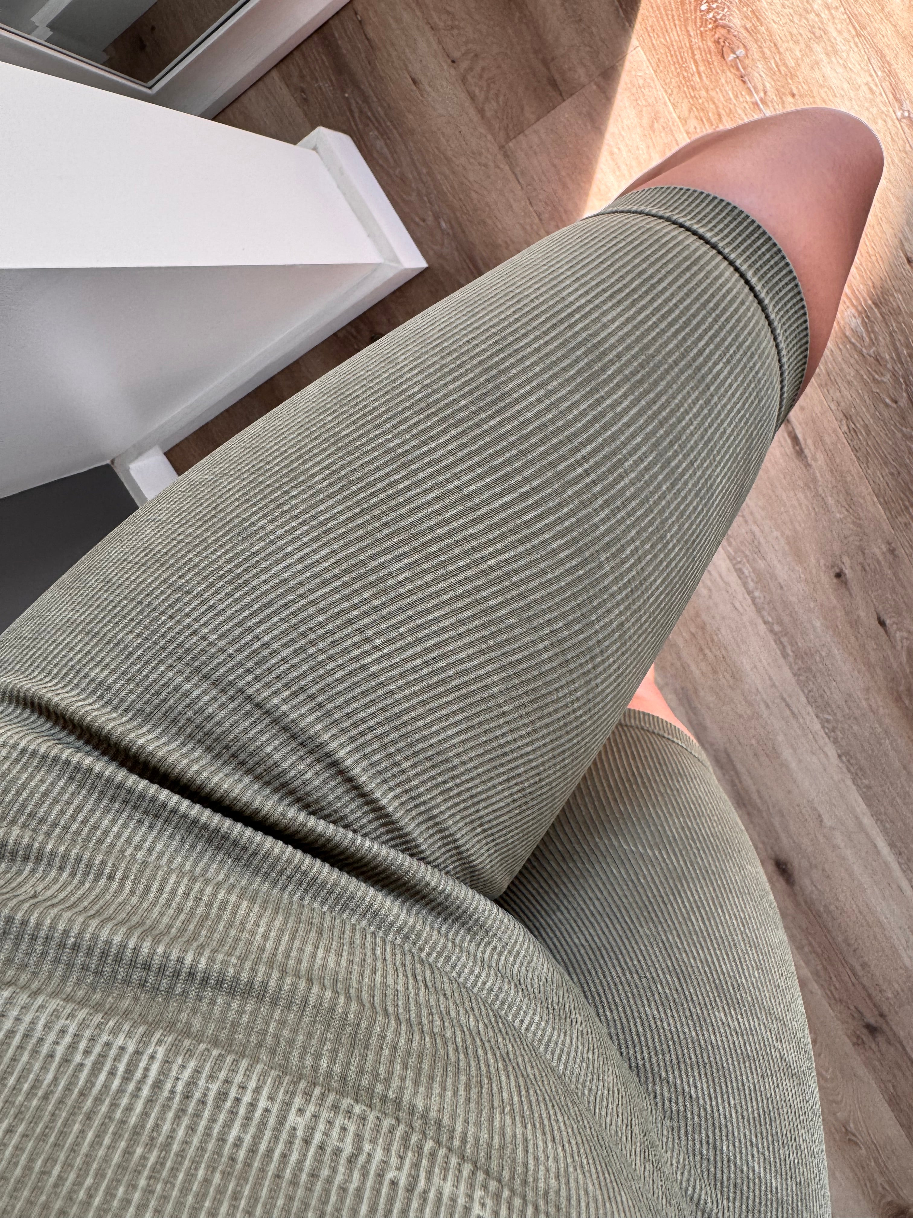 ribbed biker shorts (OLIVE)