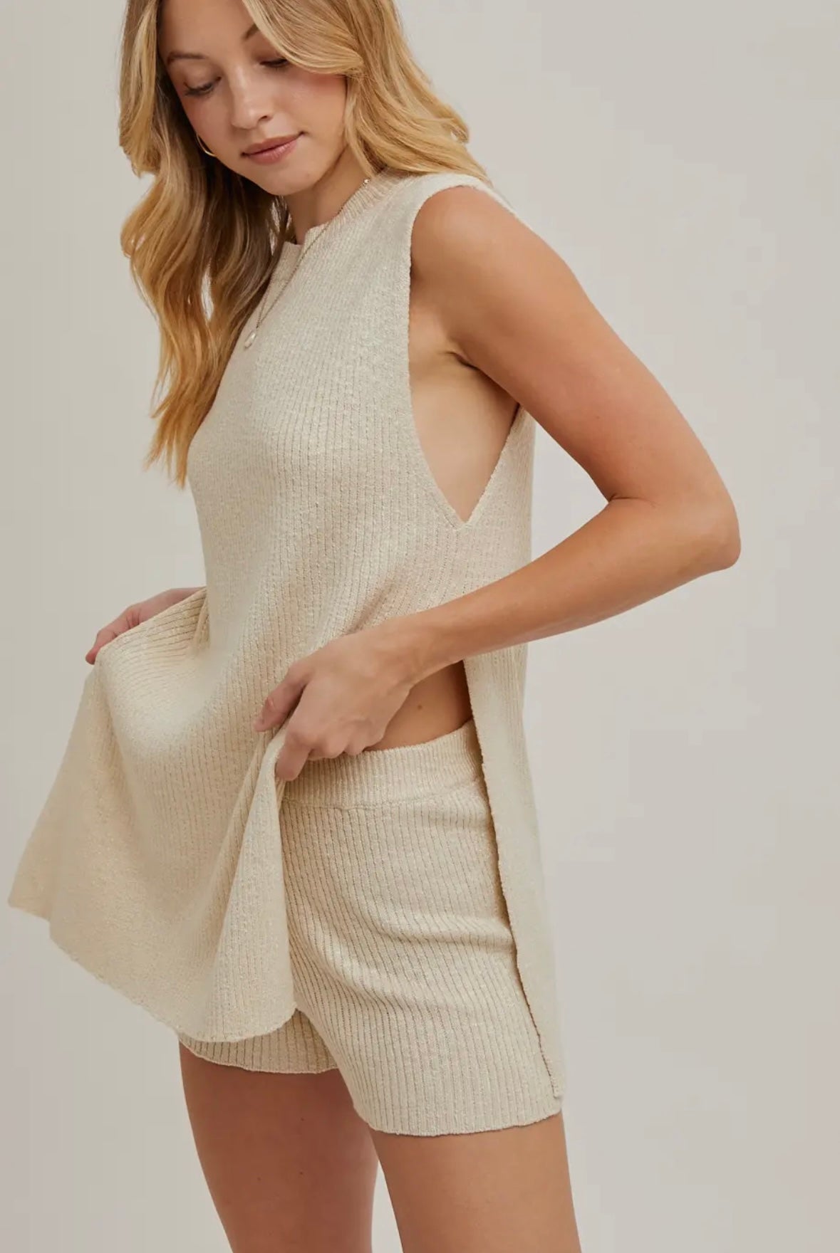 Sleeveless knit shorts set